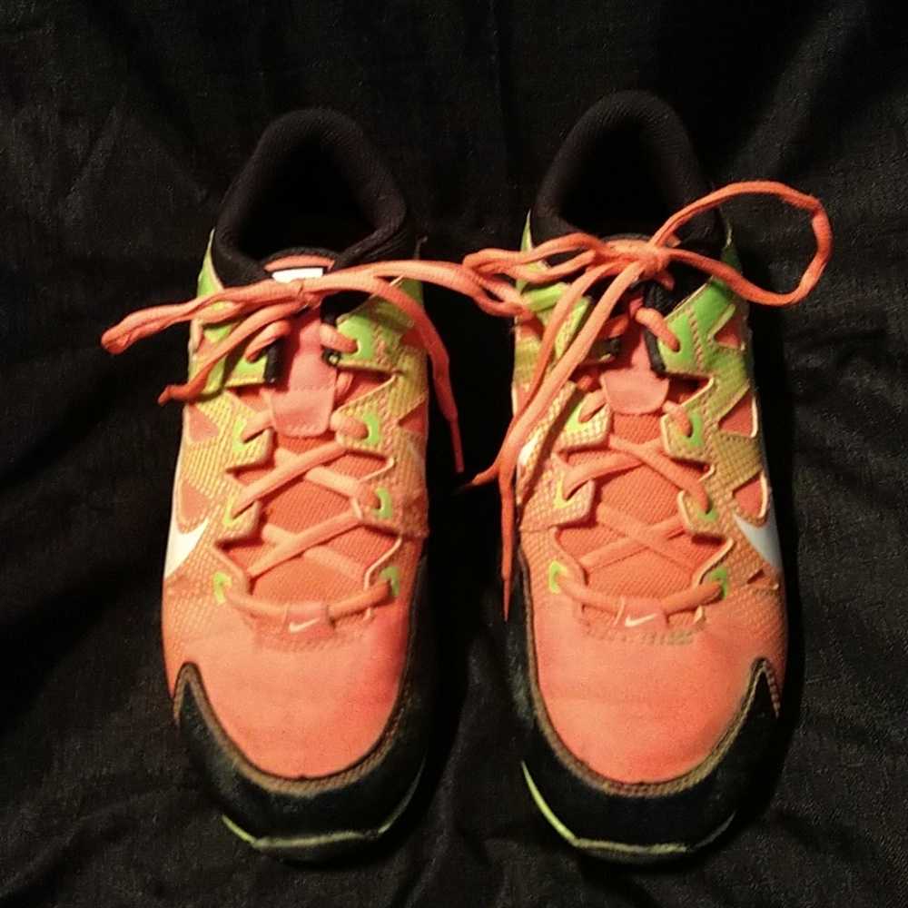 Girls nike hyperdiamond softball cleats